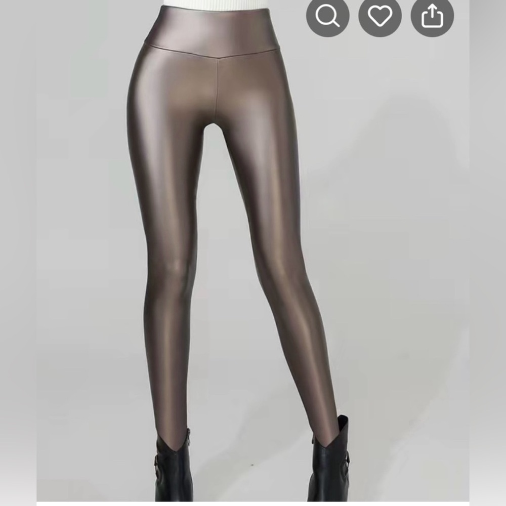 High Waisted Faux PU Leather Sports Leggings
Size: M / 6 (Runs Small)